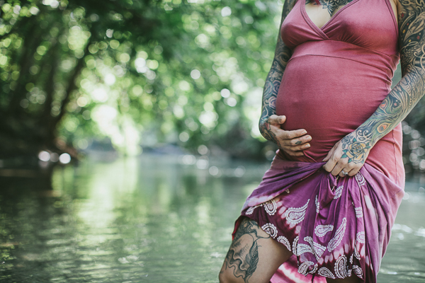 tie dye maternity photo