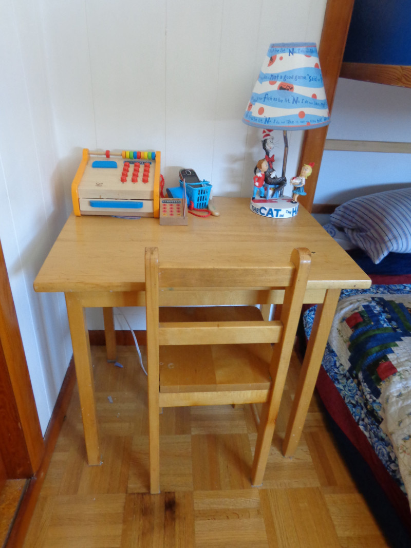 Little playtable:nightstand