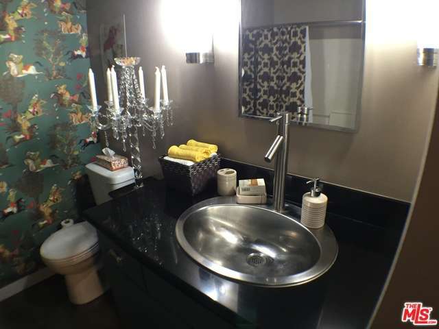 little tokyo loft bathroom 2