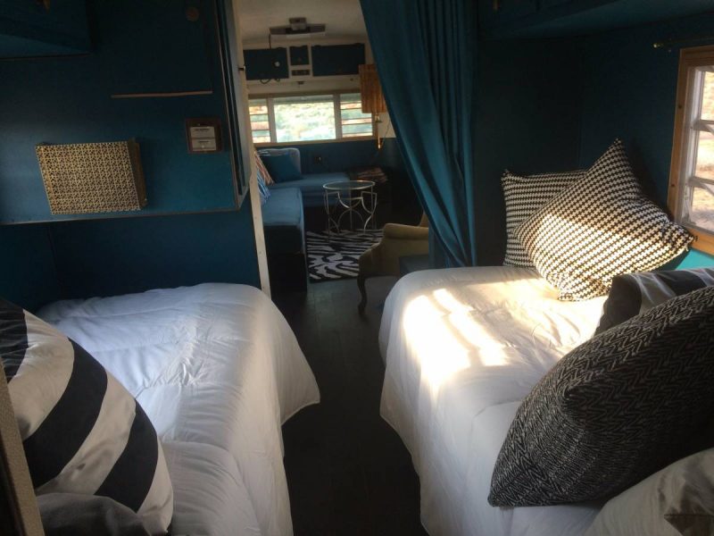Streamline Imperial bedroom with twin beds