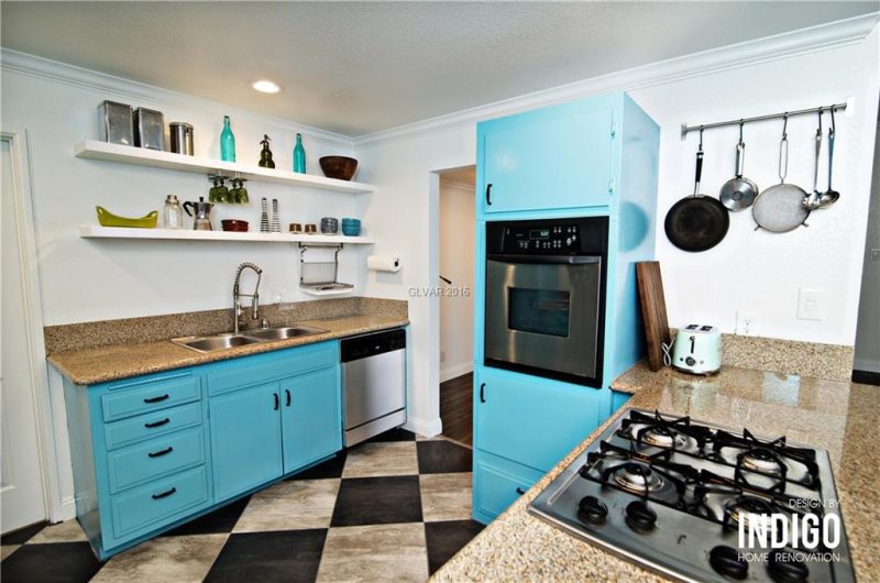 how to vintage-ify modern kitchens