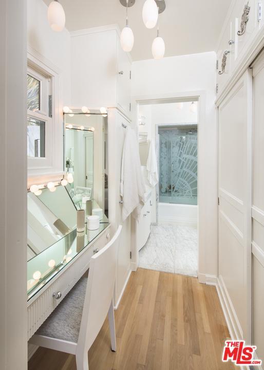 another 80s bathroom