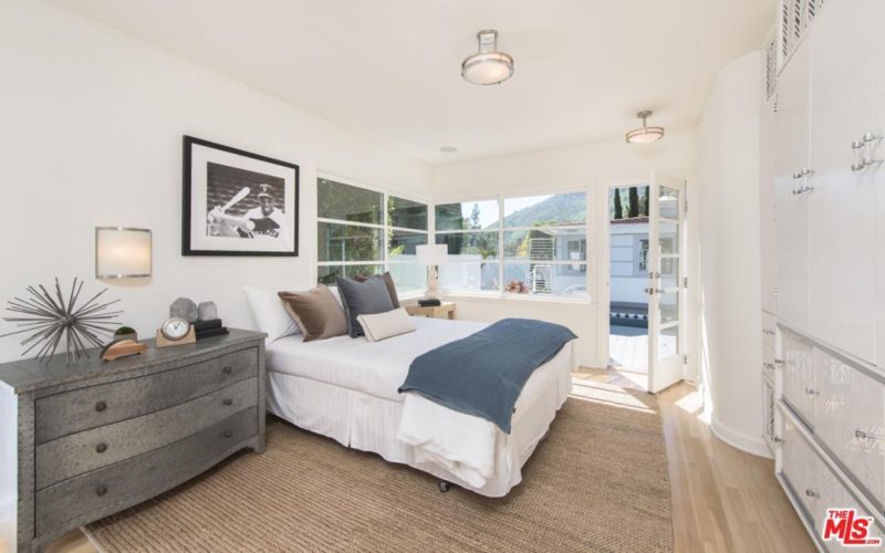 neutral bedroom