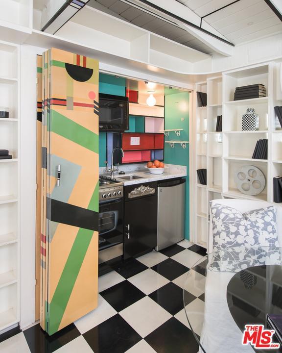 the most 80s room of all time 3