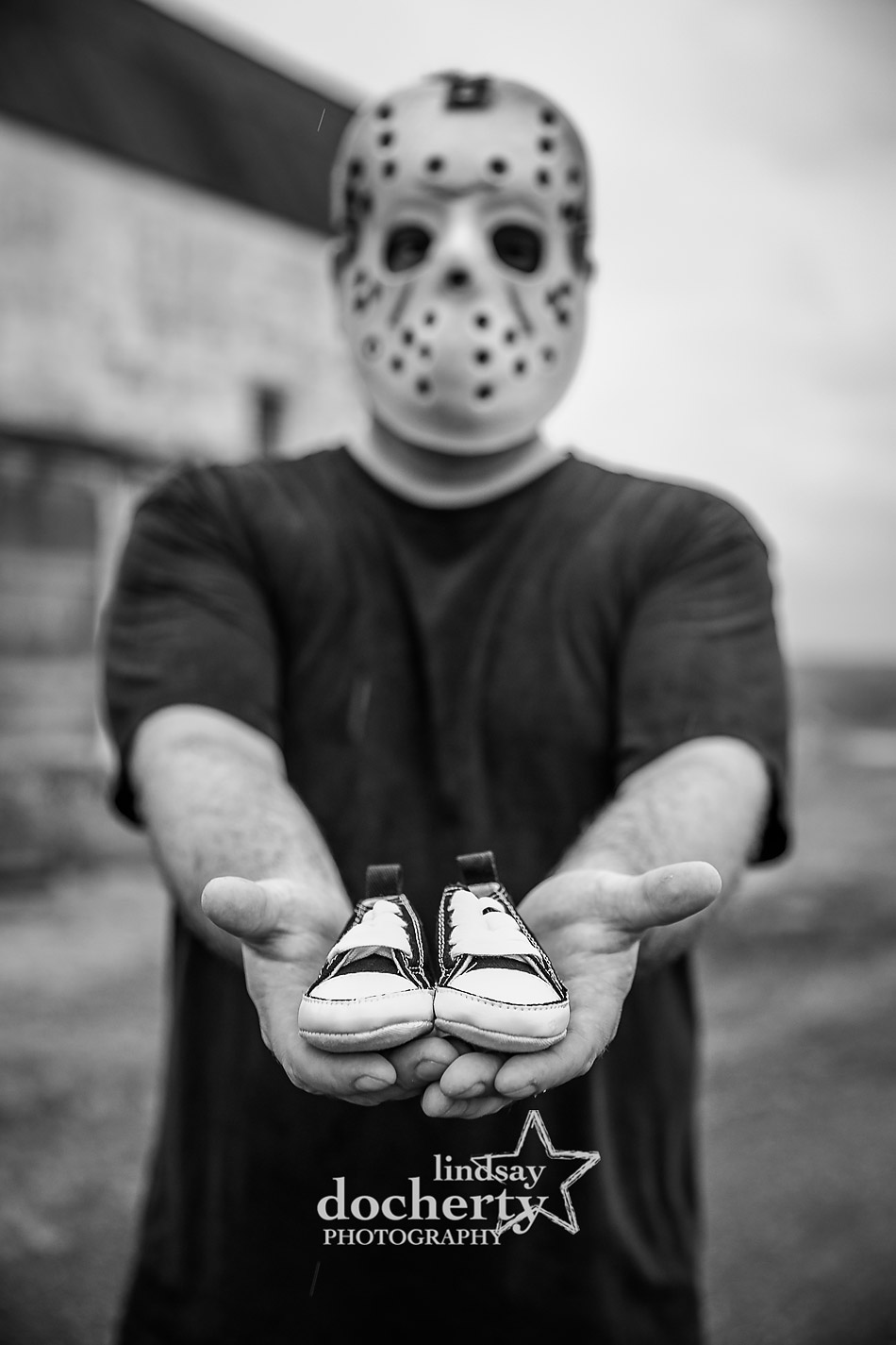 No place to hide at this horror geek maternity shoot guest starring Jason Voorhees