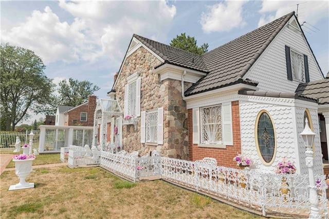 This seriously eccentric house for sale is straight out of our becoming-a-wild-weird-aunt dreams