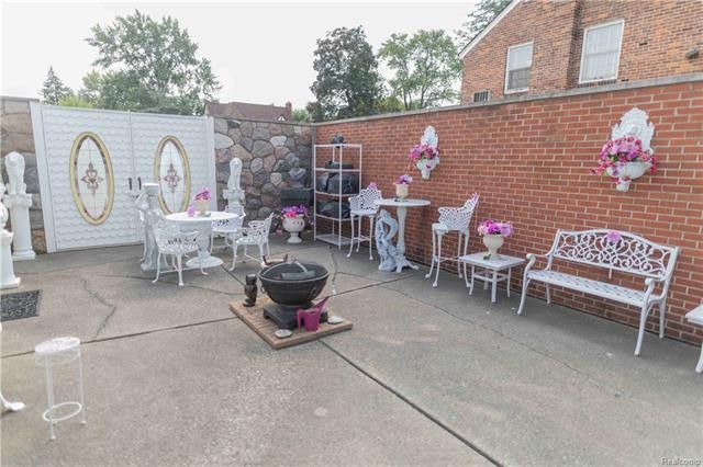 This seriously eccentric house for sale is straight out of our becoming-a-wild-weird-aunt dreams