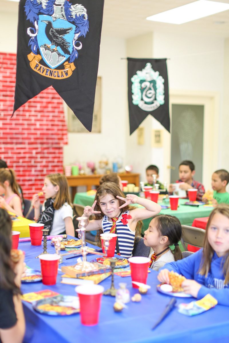 We are STUPEFIED by this Harry Potterphile birthday party with the most magical cake ever
